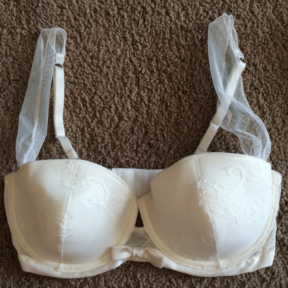 🍀 NWOT Victoria's Secret Bridal White Bra! 💋